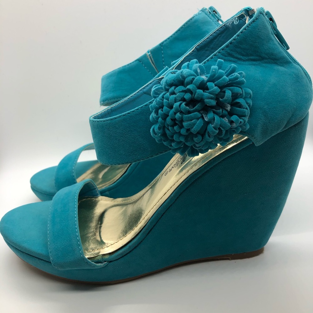 De blossom collection wedge sandal / flower detail